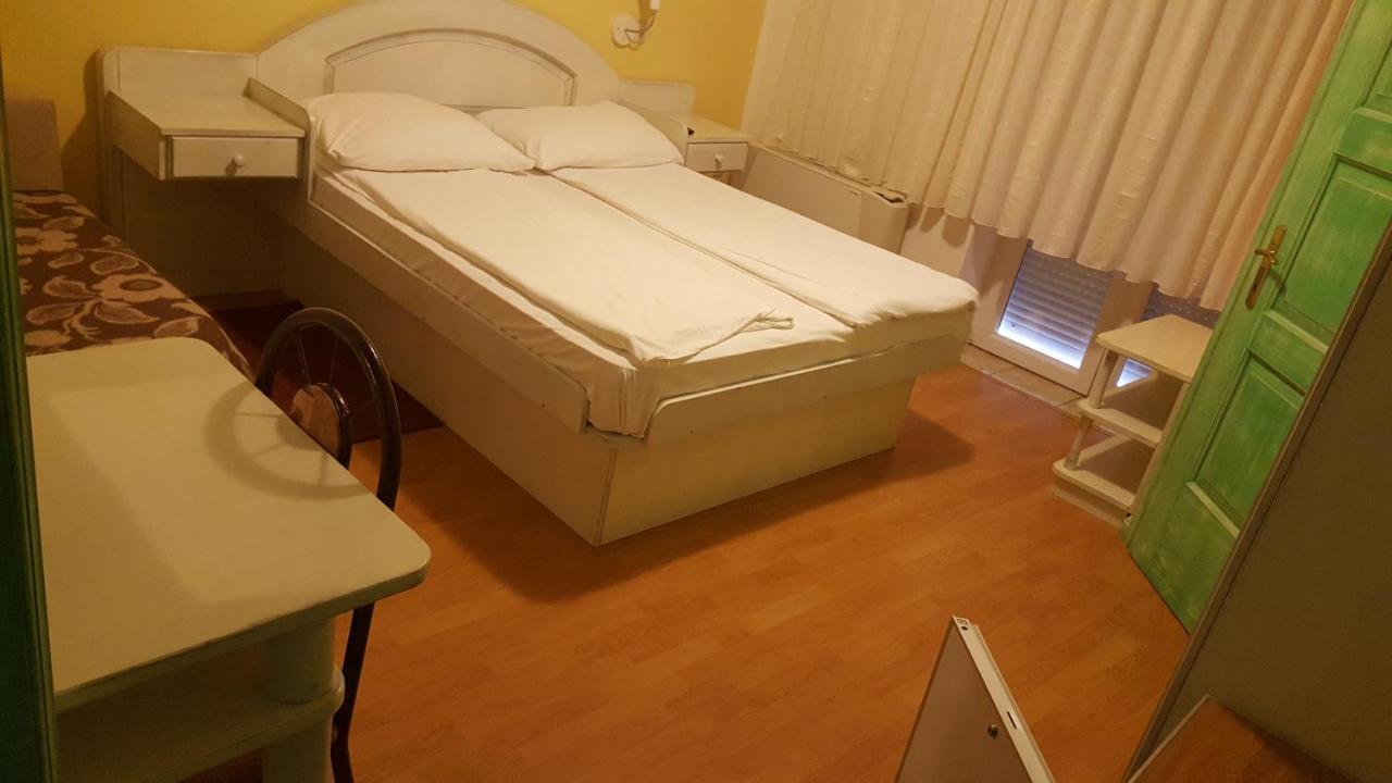 Pansion Dragica Apartment Rab Town Exterior photo