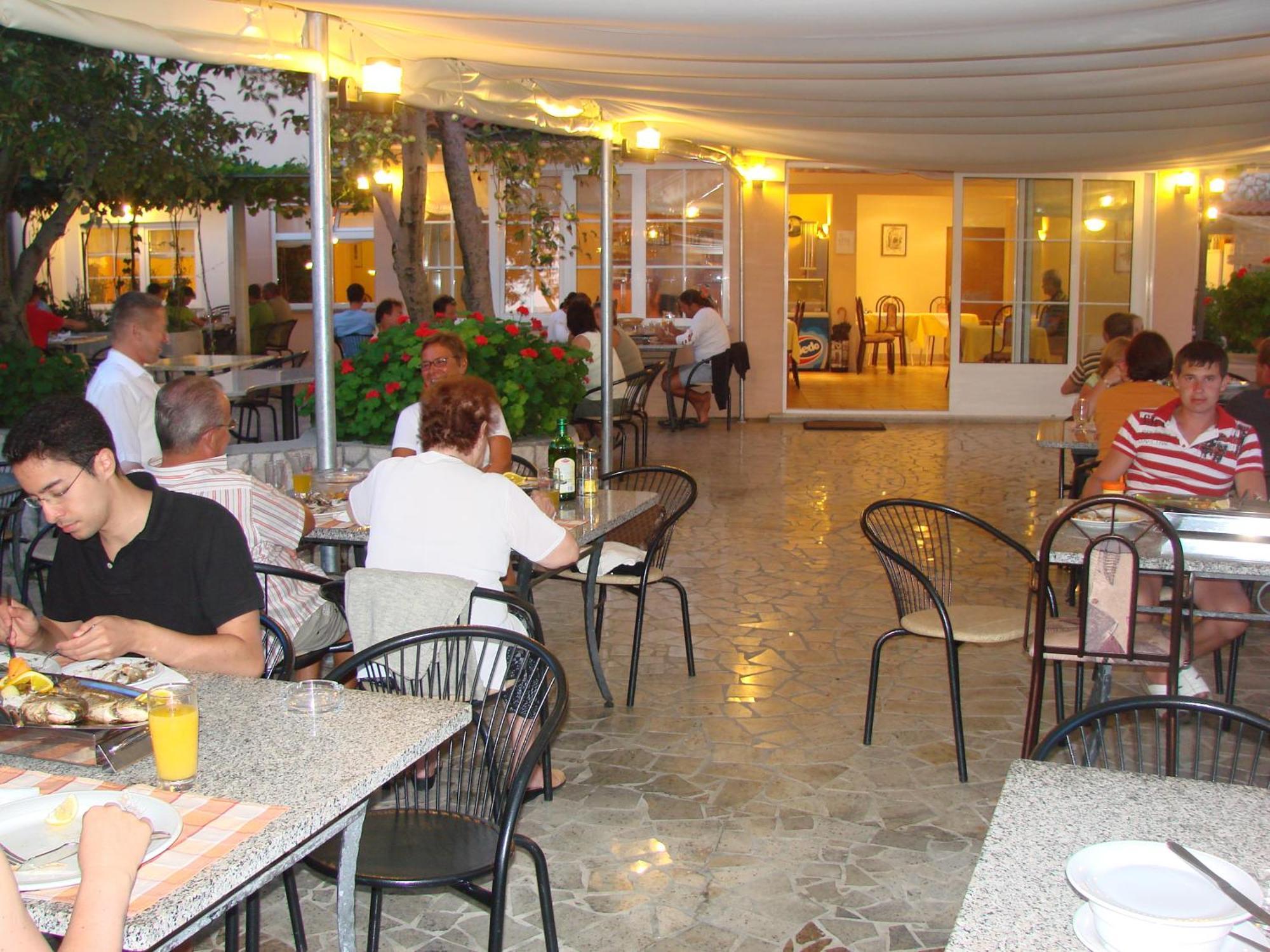Pansion Dragica Apartment Rab Town Exterior photo
